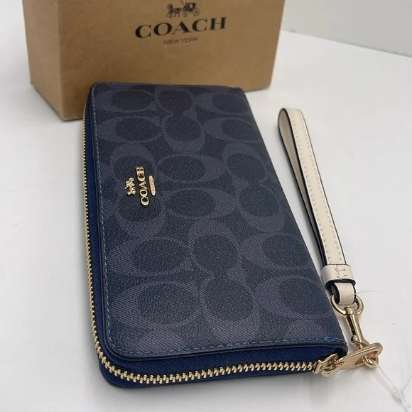 Coach Long Zip Around Wallet Wristlet In Signature Canvas Gold/DENIM MULTI
NWT - Picture 12 of 16